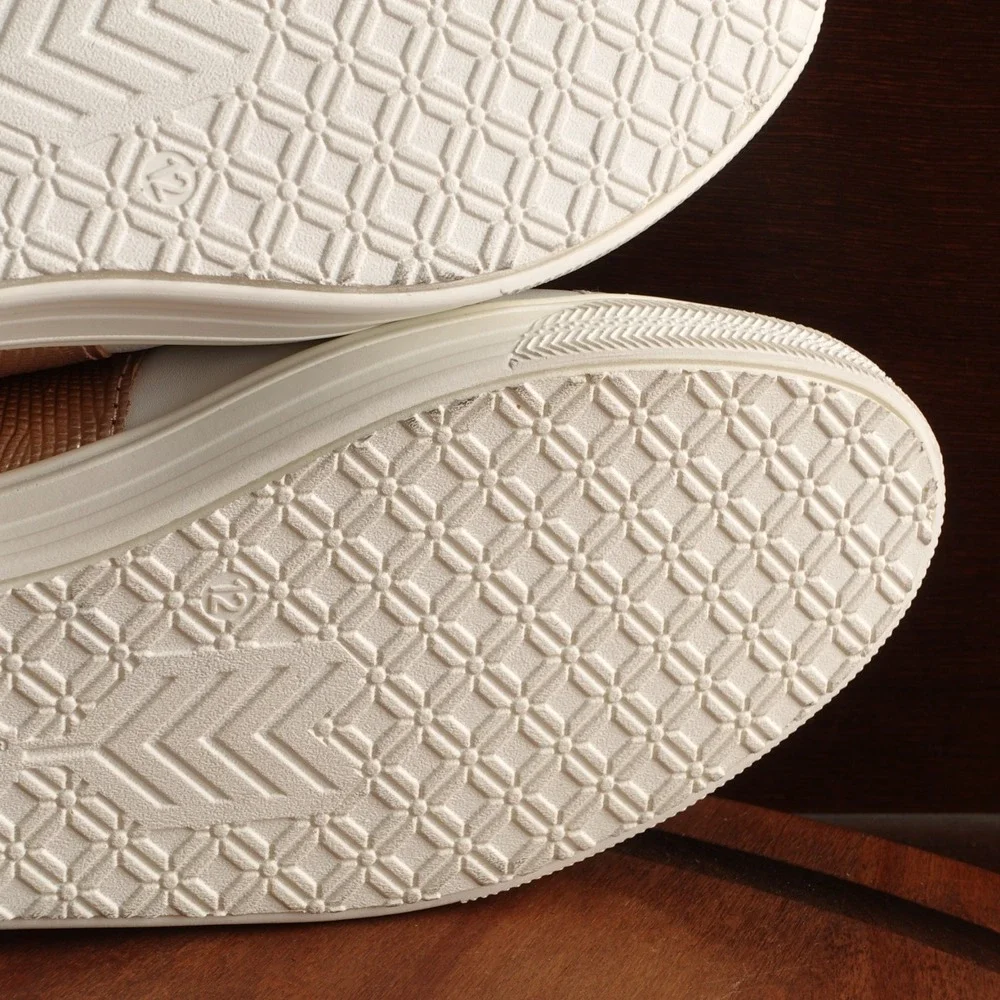 Frankie4 Sneakers Womens SZ 12 White Gold Elena II Leather Classic Casual Shoes